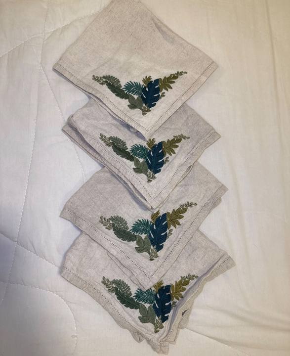 Foto de Kit de 4 guardanapos de algodão bordados Camicado