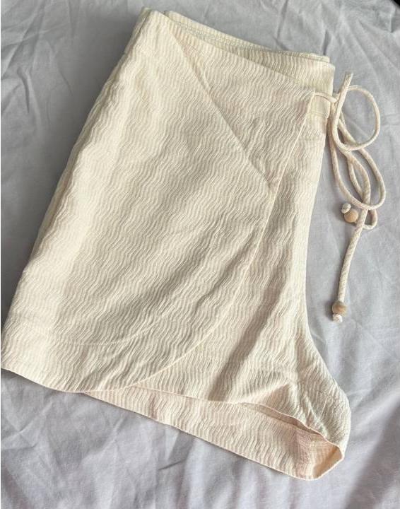 Foto de Short de linho Area8, cru