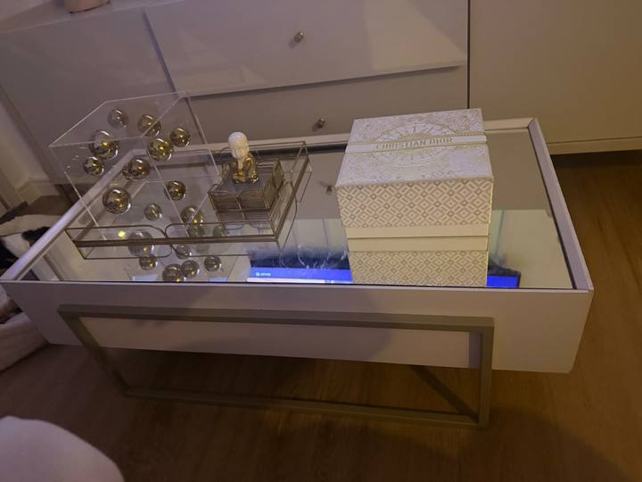 Foto de Mesa de centro espelhada e dourada