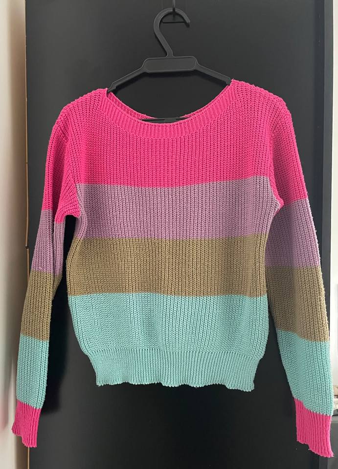 Foto de Blusa de tricô listrada, tamanho M