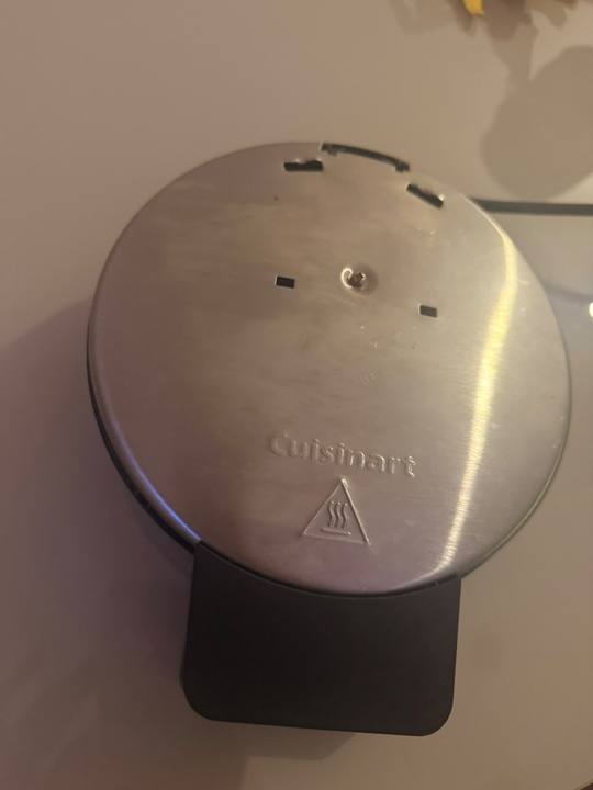 Foto de Máquina de waffle Cuisinart em aço, 127 V